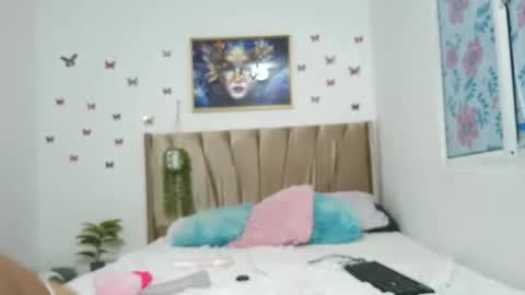 Snapshot of mari_curls chatting on September 22, 3:41 am mari_curls online show from September 22, 3:41 am