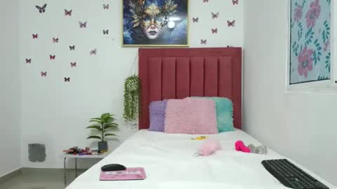 Snapshot of mari_curls chatting on October 17, 10:07 am mari_curls online show from October 17, 10:07 am