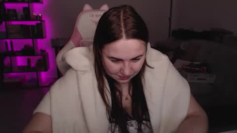 mari moore online show from December 16, 5:45 am