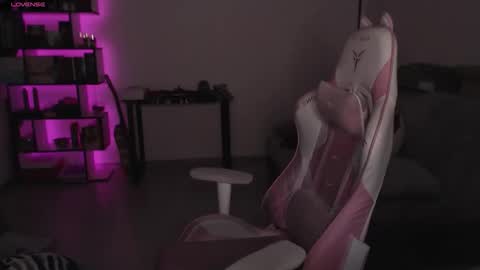 mari moore online show from December 21, 9:00 pm