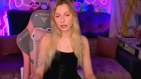 Snapshot of maria_hunt chatting on October 22, 2:23 am Maria online show from October 22, 2:23 am