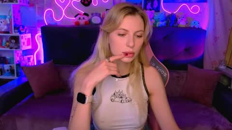 Snapshot of maria_hunt chatting on October 23, 4:45 am Maria online show from October 23, 4:45 am