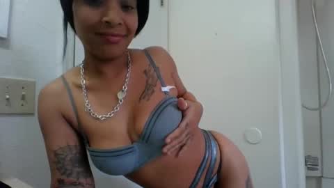 Snapshot of mariah255 chatting on March 2, 6:59 pm Mariah online show from March 2, 6:59 pm