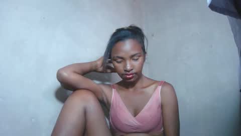 Snapshot of mariah586 chatting on October 22, 9:53 am Maria online show from October 22, 9:53 am