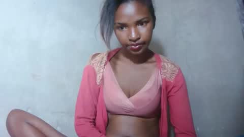 Snapshot of mariah586 chatting on October 22, 11:48 pm Maria online show from October 22, 11:48 pm