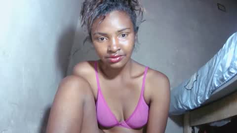 Snapshot of mariah586 chatting on October 26, 1:00 am Maria online show from October 26, 1:00 am