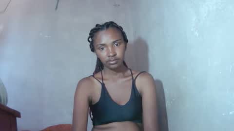 Snapshot of mariah586 chatting on November 10, 9:41 am Maria online show from November 10, 9:41 am