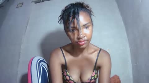 Snapshot of mariah586 chatting on November 17, 11:32 pm Maria online show from November 17, 11:32 pm