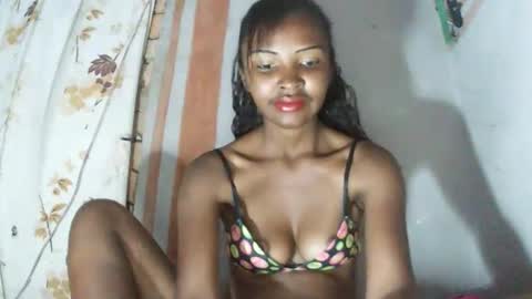 Snapshot of mariah586 chatting on November 20, 1:50 am Maria online show from November 20, 1:50 am