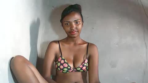 Snapshot of mariah586 chatting on November 28, 4:37 am Maria online show from November 28, 4:37 am