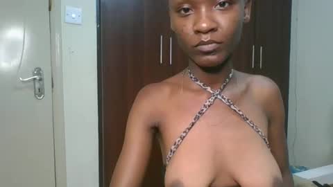 mariahsexy4u online show from April 3, 9:35 pm