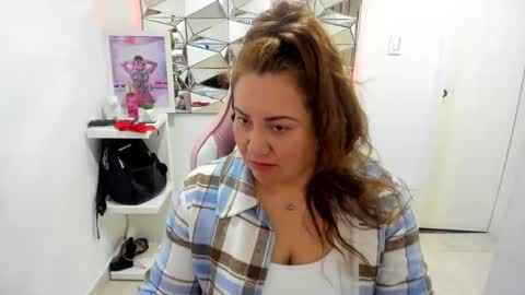 mariana01_m online show from May 23, 11:25 am