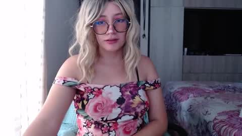 Snapshot of mariana124_ chatting on September 26, 8:24 pm Mariana online show from September 26, 8:24 pm