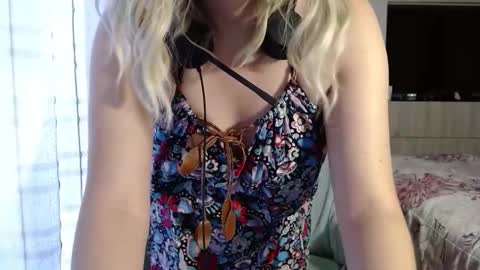 Snapshot of mariana124_ chatting on September 27, 9:53 pm Mariana online show from September 27, 9:53 pm
