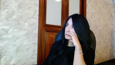 Mariana online show from December 2, 1:05 pm