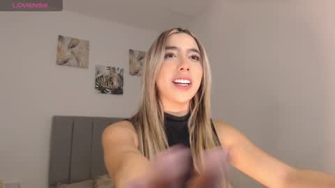 Snapshot of mariana_es chatting on April 27, 1:03 am Mariana online show from April 27, 1:03 am