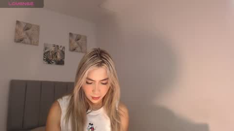 Snapshot of mariana_es chatting on June 12, 1:26 am Mariana online show from June 12, 1:26 am
