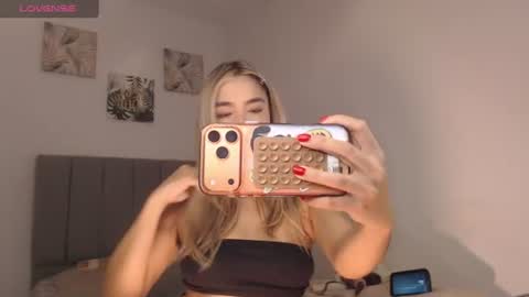 Snapshot of mariana_es chatting on June 12, 9:46 pm Mariana online show from June 12, 9:46 pm