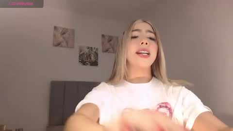 Snapshot of mariana_es chatting on June 14, 10:56 pm Mariana online show from June 14, 10:56 pm