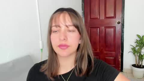 Snapshot of mariana_le chatting on May 7, 4:01 pm Mariana online show from May 7, 4:01 pm
