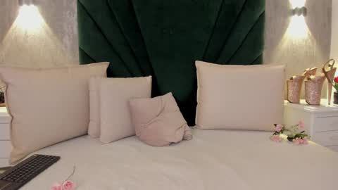 Mariana online show from December 7, 8:49 pm