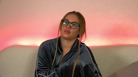 Snapshot of marianeumann chatting on January 22, 3:40 pm Maria online show from January 22, 3:40 pm