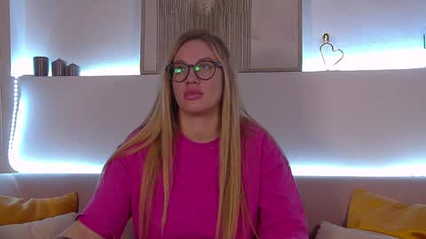 Snapshot of marianeumann chatting on January 28, 7:11 am Maria online show from January 28, 7:11 am