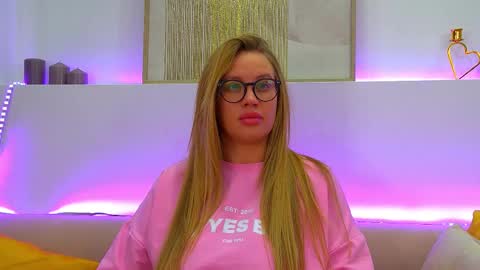 Snapshot of marianeumann chatting on February 10, 1:24 am Maria online show from February 10, 1:24 am