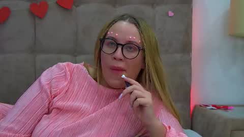 Snapshot of marianeumann chatting on February 15, 3:09 am Maria online show from February 15, 3:09 am