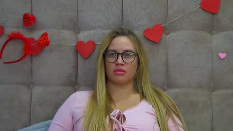 Snapshot of marianeumann chatting on February 16, 1:47 am Maria online show from February 16, 1:47 am