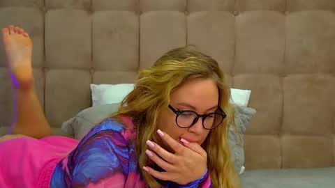 Snapshot of marianeumann chatting on March 7, 1:18 pm Maria online show from March 7, 1:18 pm