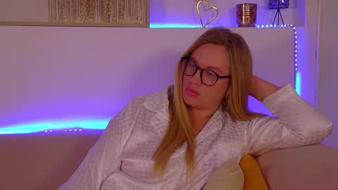 Snapshot of marianeumann chatting on March 10, 2:06 am Maria online show from March 10, 2:06 am