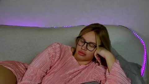 Snapshot of marianeumann chatting on September 26, 7:12 am Maria online show from September 26, 7:12 am