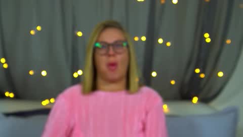 Snapshot of marianeumann chatting on November 30, 6:23 pm Maria online show from November 30, 6:23 pm