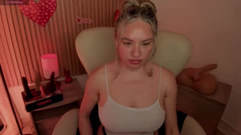 Marian Love  online show from February 16, 5:04 pm