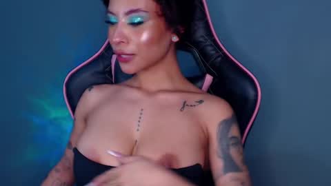 Snapshot of marianne__ chatting on December 5, 7:27 am M A R I A N E online show from December 5, 7:27 am
