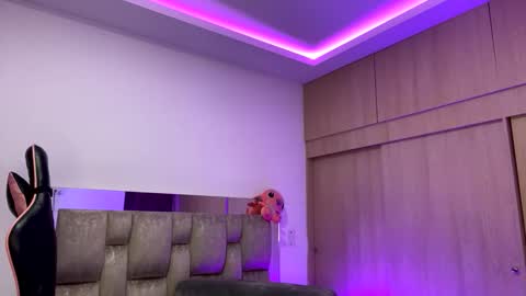 M A R I A N E online show from December 5, 8:01 am