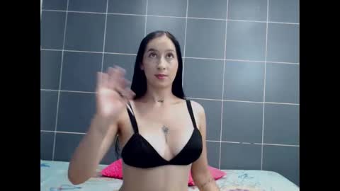 Snapshot of marianngell chatting on October 29, 9:49 pm Mariangel online show from October 29, 9:49 pm