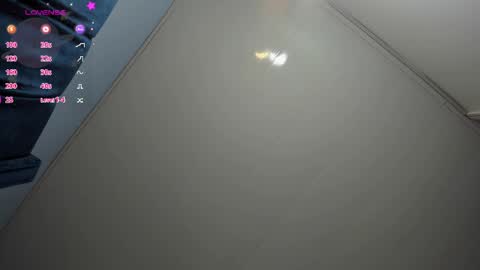Snapshot of marianrosse chatting on April 29, 1:32 am marianrosse online show from April 29, 1:32 am