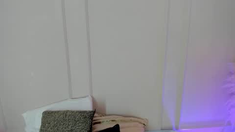 Maria Pettit online show from December 19, 11:50 am