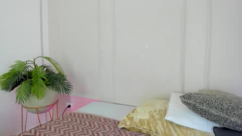 Maria Pettit online show from January 10, 11:45 am