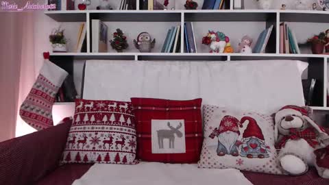 Snapshot of marie_antoinette62 chatting on December 23, 3:12 pm Maria online show from December 23, 3:12 pm