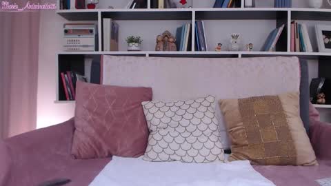 Snapshot of marie_antoinette62 chatting on September 15, 6:13 am Maria online show from September 15, 6:13 am