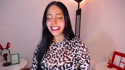 Snapshot of marie_daved chatting on December 21, 5:03 am Nicolle online show from December 21, 5:03 am