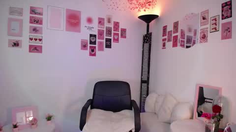 Nicolle online show from February 26, 4:22 am