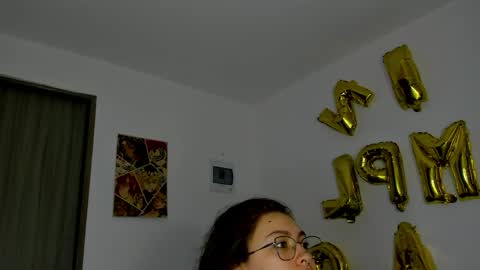 Snapshot of marieetaylor chatting on April 19, 6:54 pm Mariee online show from April 19, 6:54 pm