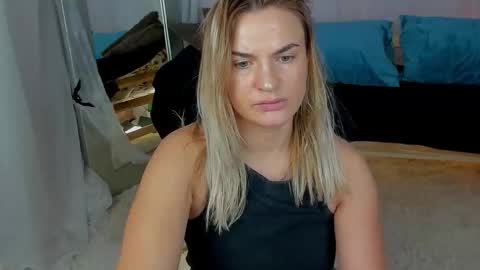 Mariel online show from November 13, 1:15 am