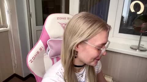 Hey Im Ash  I think together we can hit first 10 thumbs up online show from February 28, 7:53 am