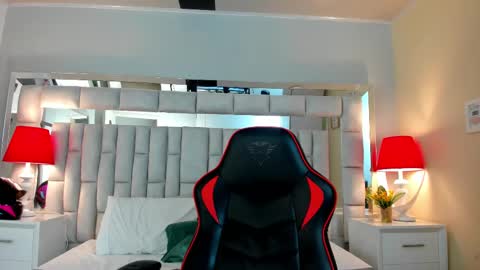 mariiahneedles online show from November 21, 2:32 am