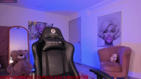 Marily Daniela online show from April 2, 11:35 pm